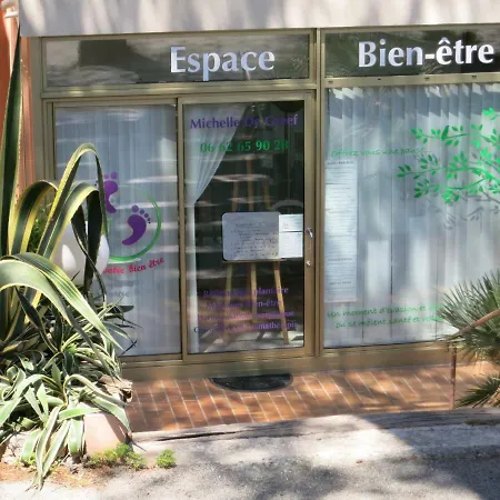 Joli A Front De * Saint-Raphael (Var)