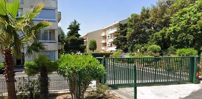 Joli A Front De * Saint-Raphael (Var)