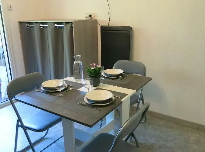 Joli A Front De * Saint-Raphael (Var)