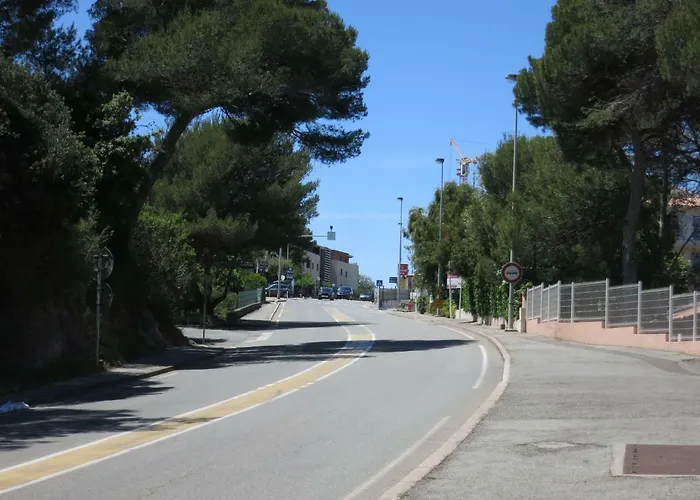 Joli A Front De Appartement