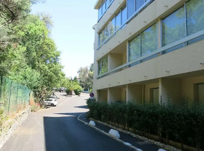 Joli A Front De Appartement